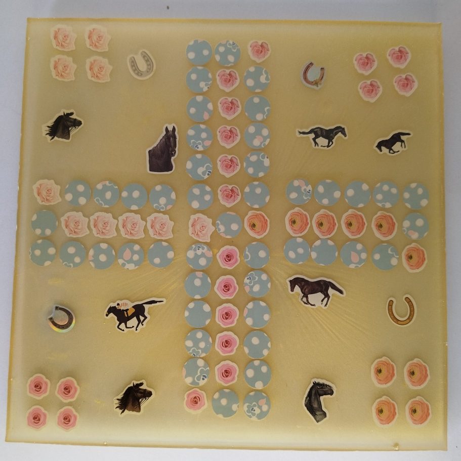 Petits chevaux en résine