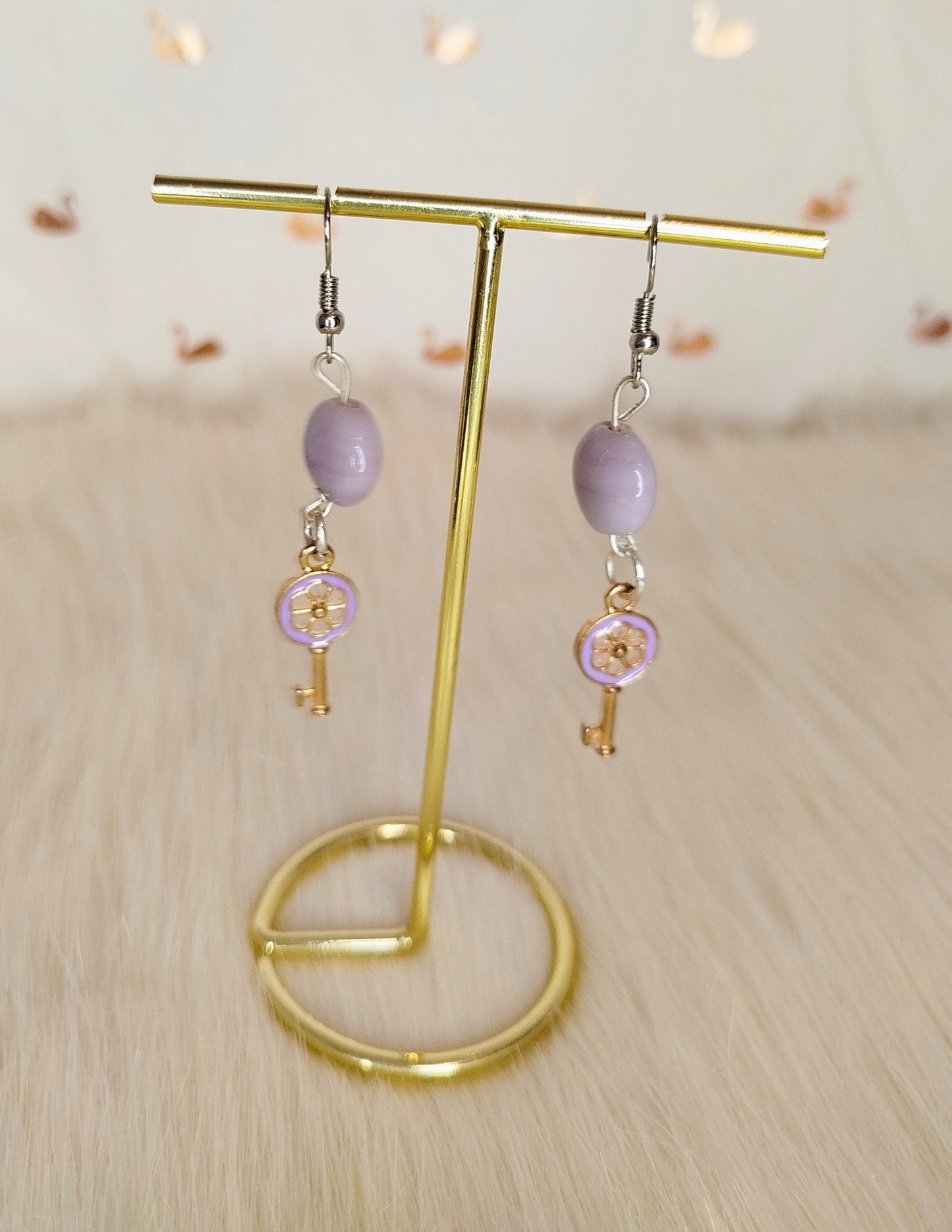 Boucle d'oreille clé violette
